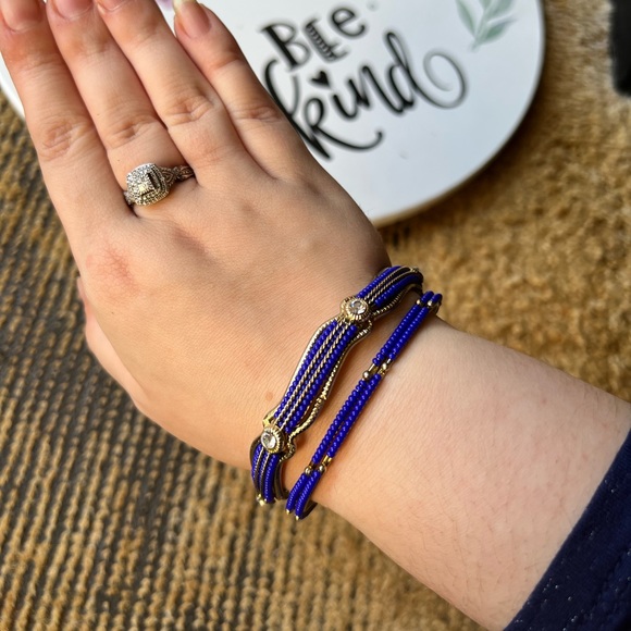 Beautiful set of 3 gold tone bracelets with blue beads - Picture 8 of 15